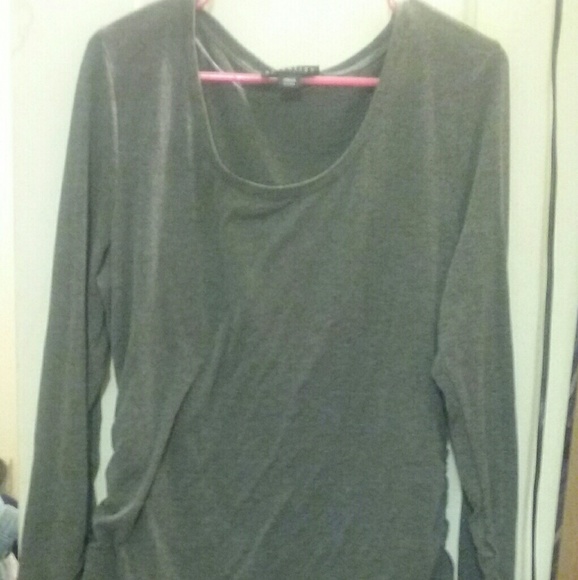Long sleeved gray t-shirt - Picture 1 of 3